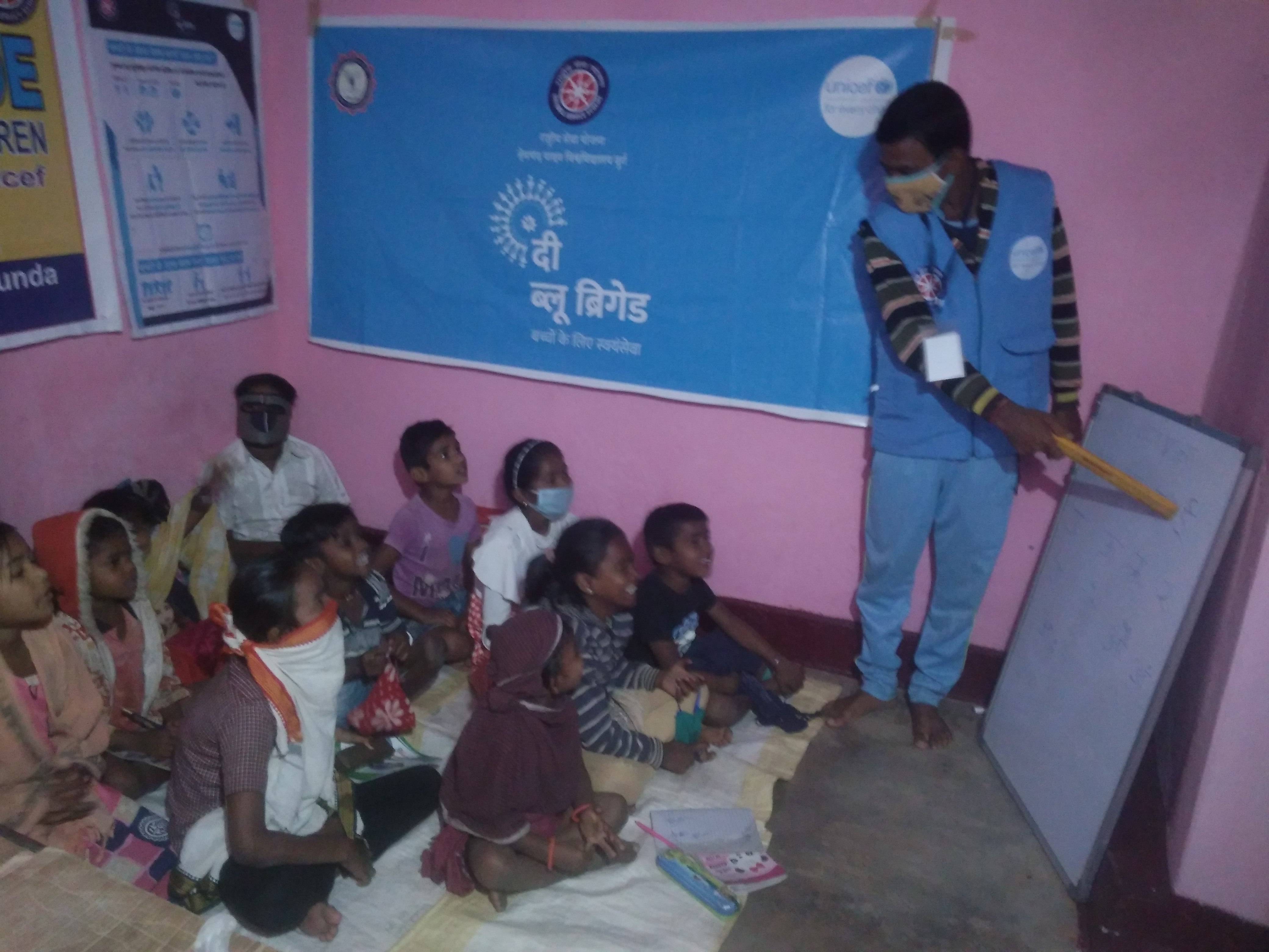 NSS/यूनिसेफ के ब्लू ब्रिग्रेड अभियान के अंतर्गत आंगनबाड़ी  केन्द्रों में बच्चो में शिक्षा का प्रसार  -Shahid Durwasa Nishad Government College Arjunda District Balod, C.G.