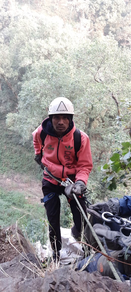 NSS/रासेयो साहसिक शिविर में महाविद्यालय के छात्र यशवंत कुमार द्वारा प्रतिनिधित्व -Shahid Durwasa Nishad Government College Arjunda District Balod, C.G.